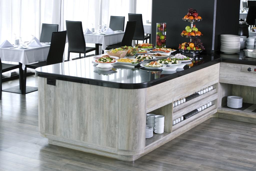 Wyndham Bogota Hotel Ngoại thất bức ảnh A buffet
