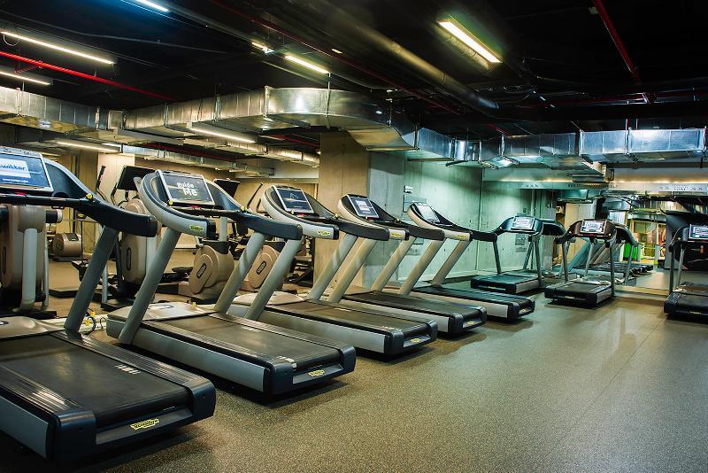 Wyndham Bogota Hotel Ngoại thất bức ảnh A row of treadmills