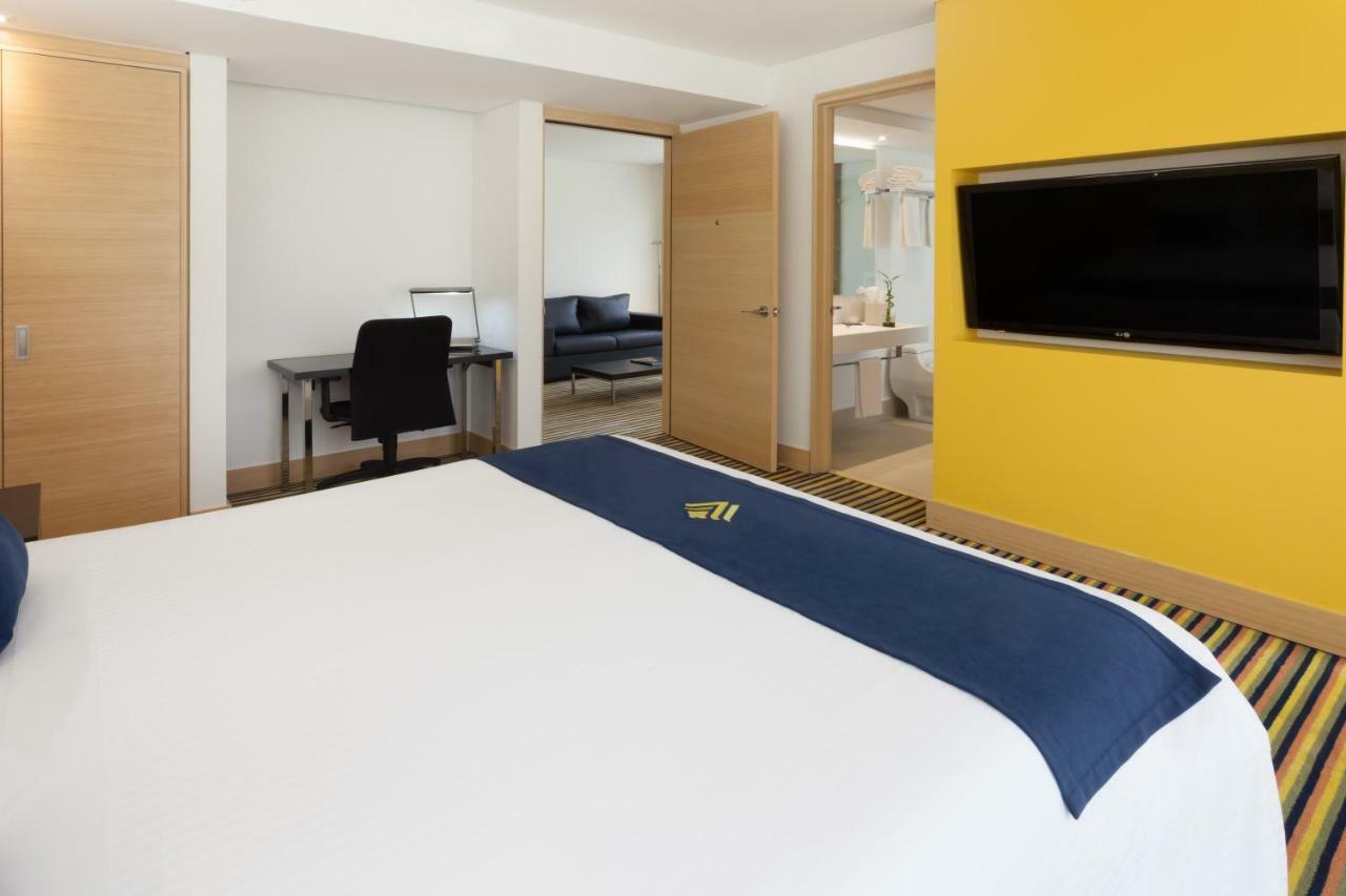 Wyndham Bogota Hotel Ngoại thất bức ảnh A room at the hotel
