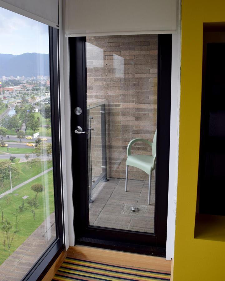 Wyndham Bogota Hotel Ngoại thất bức ảnh A balcony in Bogotá, Colombia